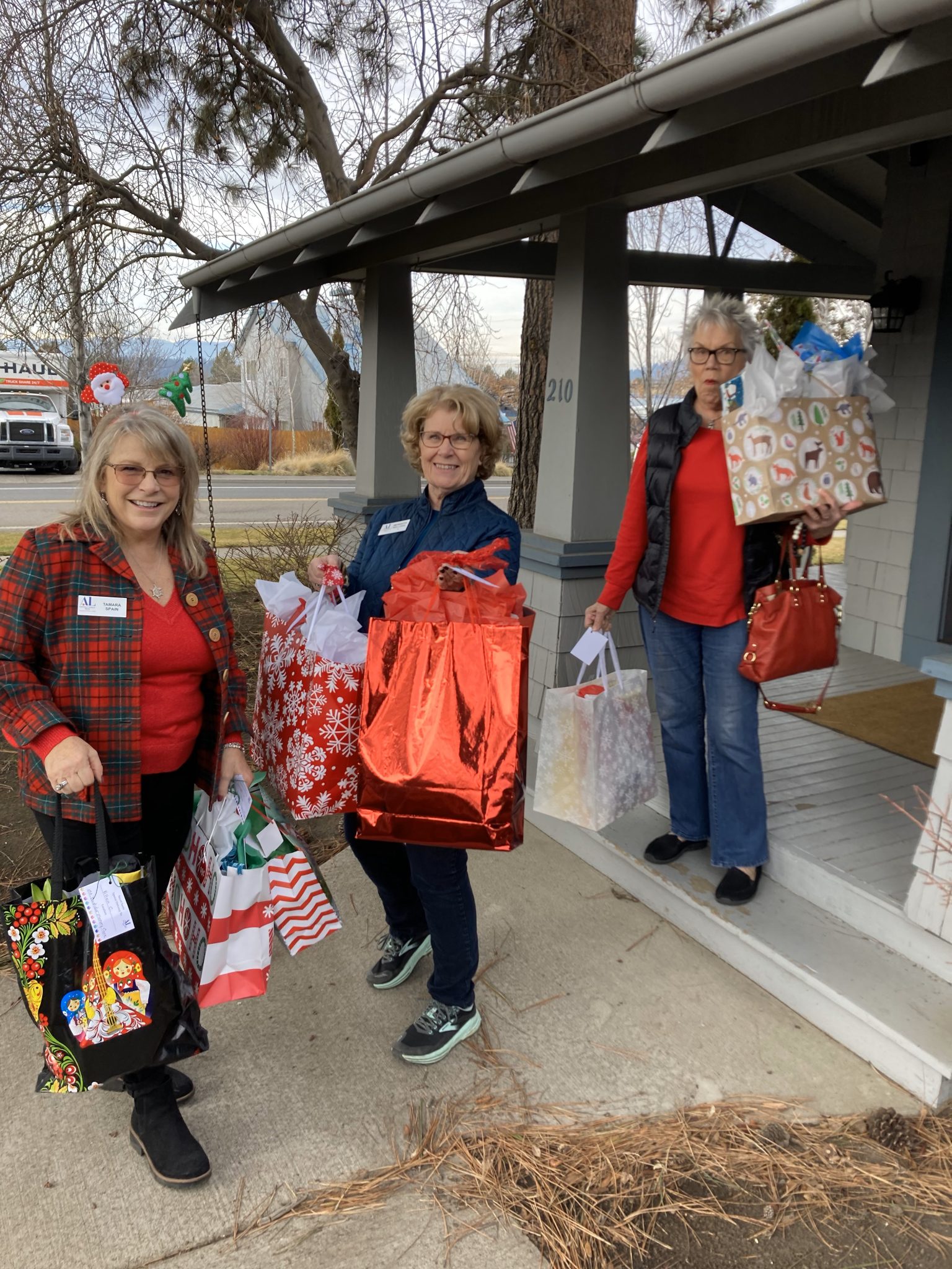 Holiday Gifts for 424 Seniors Assistance League Bend